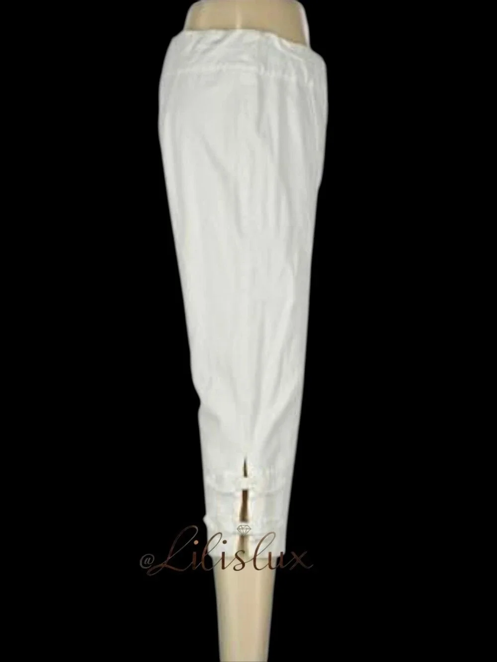 Crown &Ivy White Size 16 Casual Capris With  Bow Cut Outs At The Bottom GUC